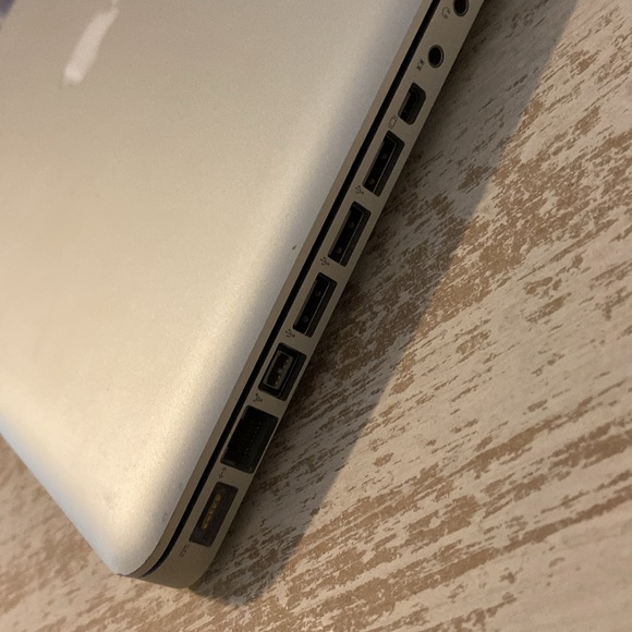 Apple Used Laptop - Picture 4 of 14